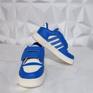 💙Adidas Kids Sneakers in Blue and White